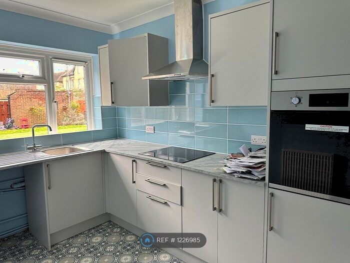 2 Bedroom Flat To Rent In Beckenham Road, Beckenham, BR3