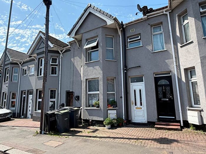 Terraced House To Rent In Selbourne Road, Luton, LU4