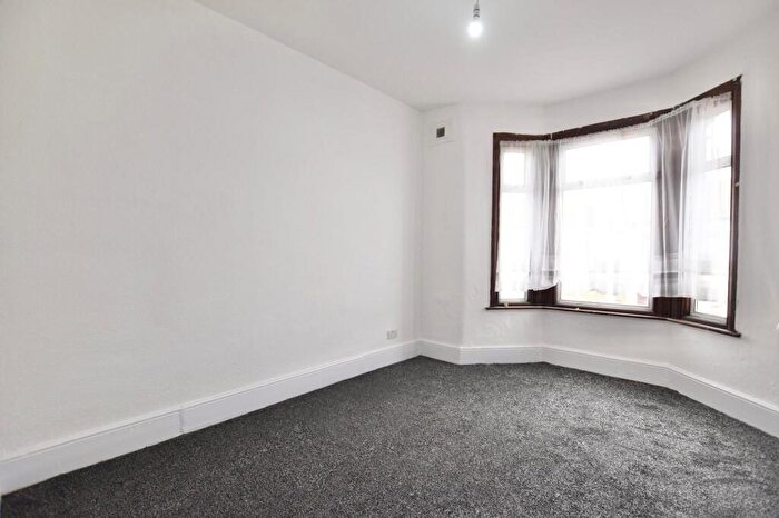 2 Bedroom Flat To Rent In Milton Avenue, East Ham, E6