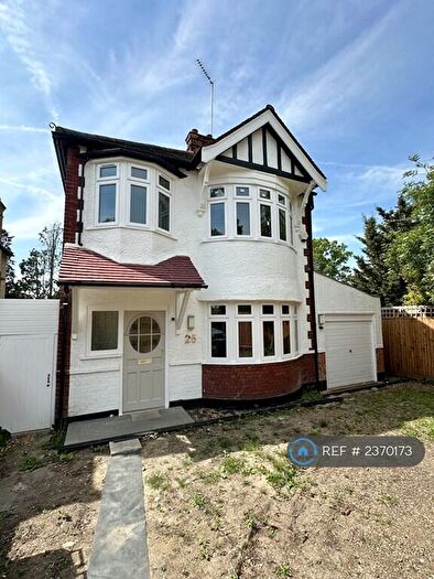 3 Bedroom Detached House To Rent In Cyprus Gardens, London, N3