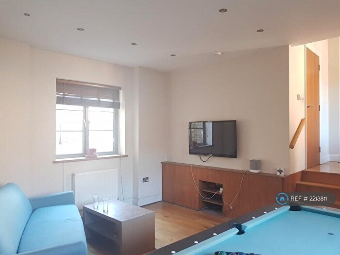 3 Bedroom Flat To Rent In Ferdinand Place, London, NW1