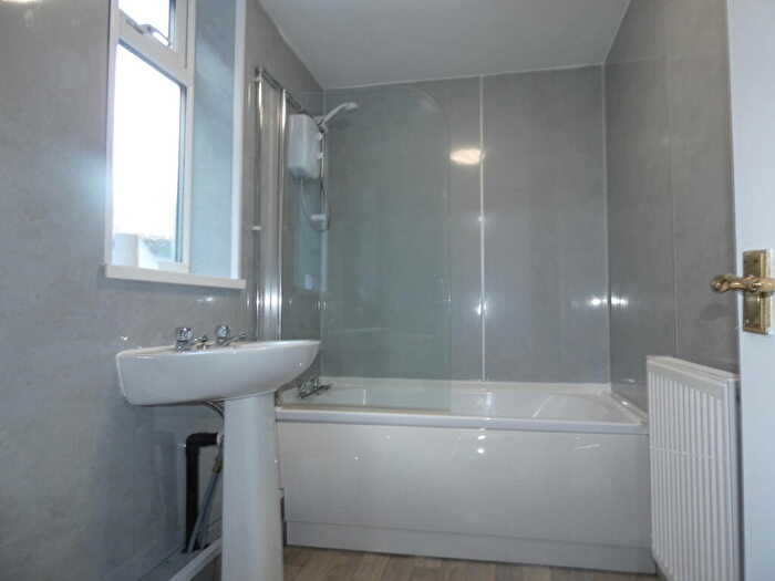 2 Bedroom Apartment To Rent In Chillingham Road, Heaton, NE6