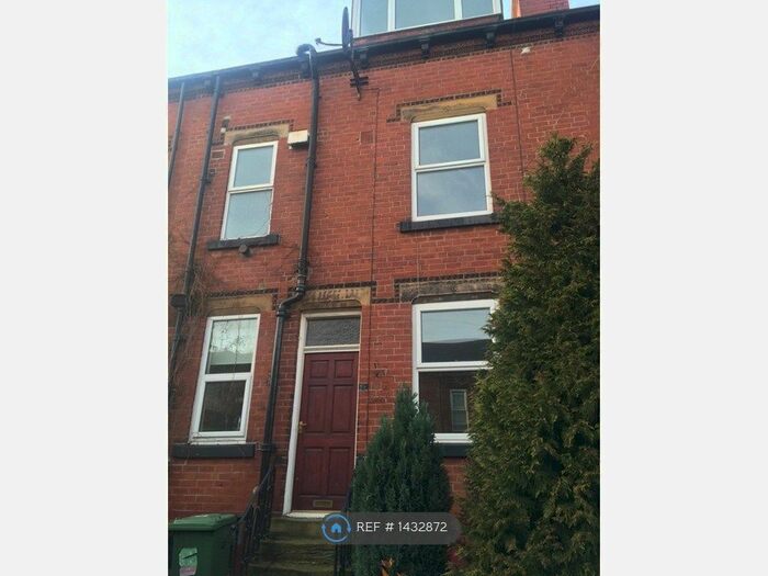 2 Bedroom Terraced House To Rent In Park Avenue, Leeds, LS12