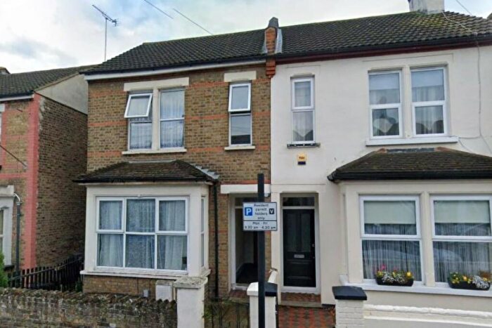 2 Bedroom Flat To Rent In Maldon Road, Southend-on-sea, SS2