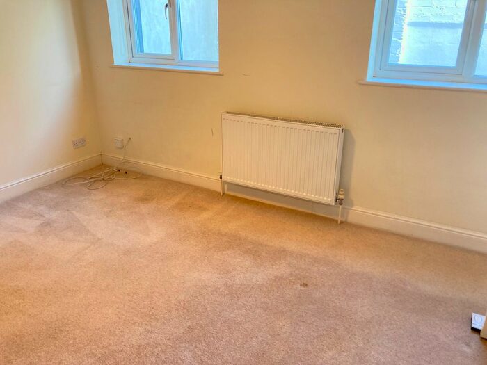 1 Bedroom Flat To Rent In Very Near Lammas Park Area, Ealing Northfields, W13