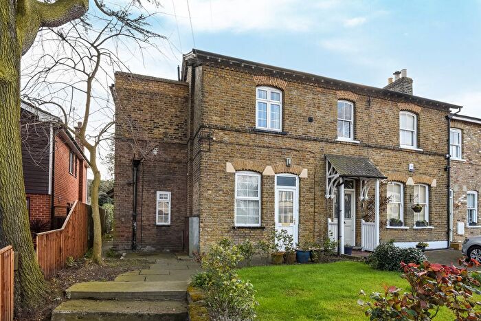 2 Bedroom Maisonette To Rent In Princes Road, Buckhurst Hill, IG9