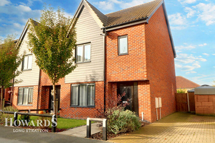 4 Bedroom Semi Detached House For Sale In Kestrel Close, Harleston, IP20