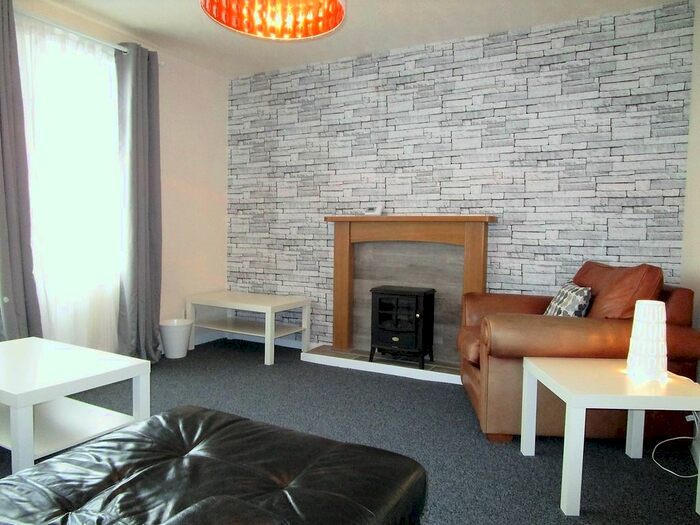 4 Bedroom Semi-Detached House To Rent In Foxcroft Way, Headingley, Leeds LS63Lq LS6