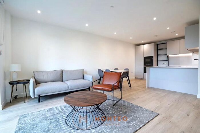 2 Bedroom Flat To Rent In Azure Apartments, Dragonfly Walk, London, N4