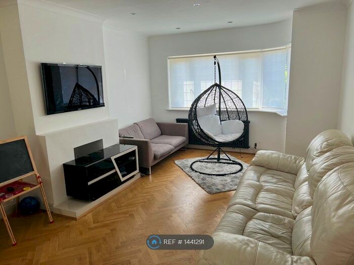 4 Bedroom Semi-Detached House To Rent In Howberry Road, Edgware, HA8