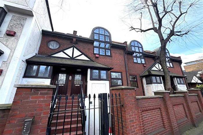 2 Bedroom Apartment To Rent In St. Georges Square, E14