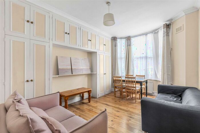 3 Bedroom Flat To Rent In Tremadoc Road, London, SW4