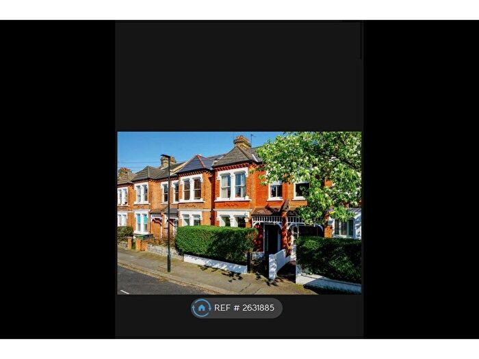 2 Bedroom Flat To Rent In Clapham South, London, SW4