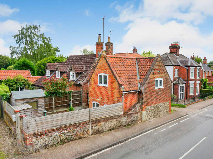 2 Bedroom Semi-Detached House For Sale In Church Street, Coltishall, Norwich, NR12