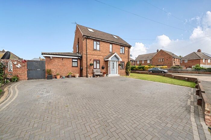 5 Bedroom Semi-Detached House For Sale In Hall Crescent, Aveley, South Ockendon, Essex, RM15