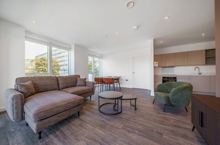 2 Bedroom Flat To Rent In Dawes Street, London, SE17