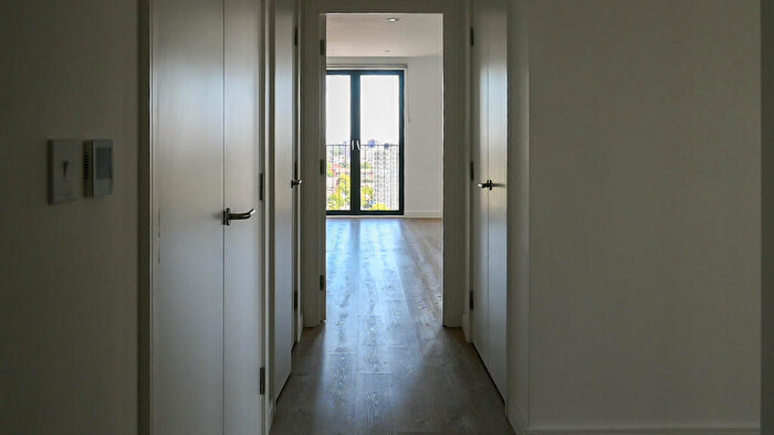 2 Bedroom Apartment To Rent In , Plaistow Road, Plaistow, Newham, London, E13