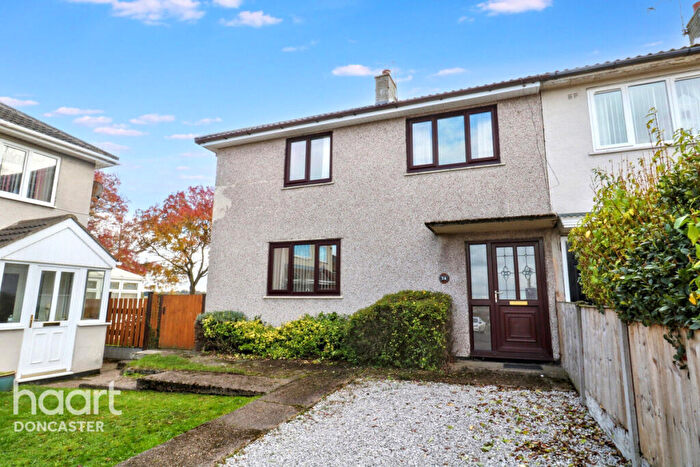 3 Bedroom Semi Detached House For Sale In Chestnut Avenue, Rossington, Doncaster, DN11