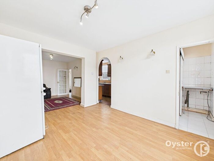 4 Bedroom Semi-Detached House To Rent In Taunton Way, Stanmore, HA7