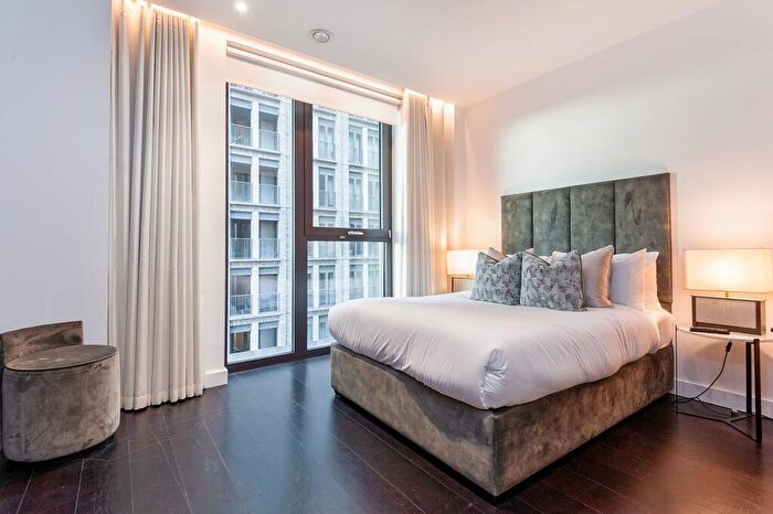 2 Bedroom Flat To Rent In Thornes House, Nine Elms, SW11