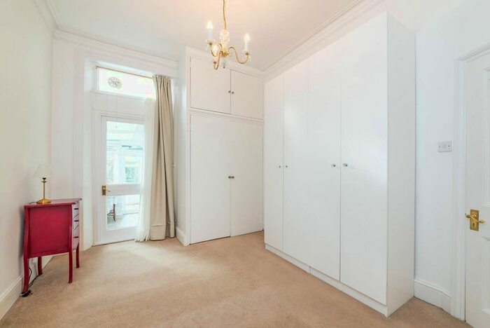 1 Bedroom Flat To Rent In Cricklewood Lane, West Hampstead, London, NW2