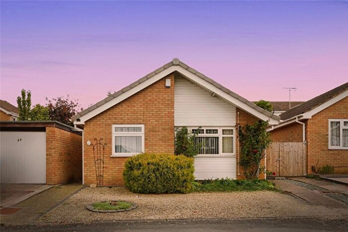 3 Bedroom Bungalow For Sale In Drivemoor, Abbeydale, Gloucester, Gloucestershire, GL4