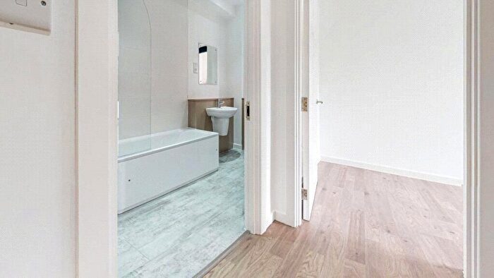 2 Bedroom Apartment To Rent In Lennard Road, Croydon, CR0