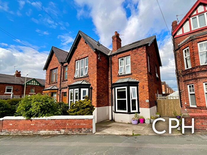 6 Bedroom Semi-Detached House For Sale In Manor Road, Scarborough, YO12