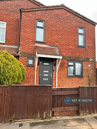 4 Bedroom Semi-Detached House To Rent In Shrimpton Road, High Wycombe, HP12