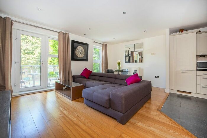 2 Bedroom Flat To Rent In Kings Avenue, London, SW4