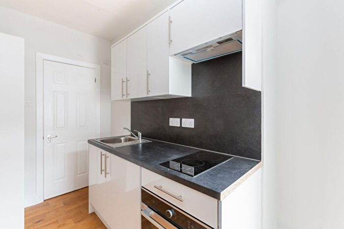 Studio To Rent In Talgarth Road, London, W14