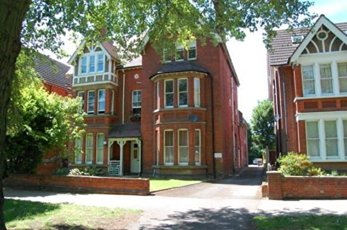 1 Bedroom Flat To Rent In De Parys Avenue, Bedford, MK40