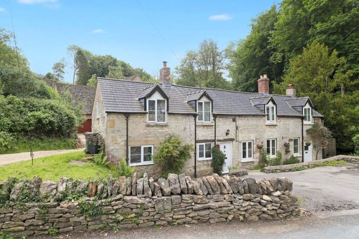 2 Bedroom Cottage For Sale In Cranham, Gloucester, GL4