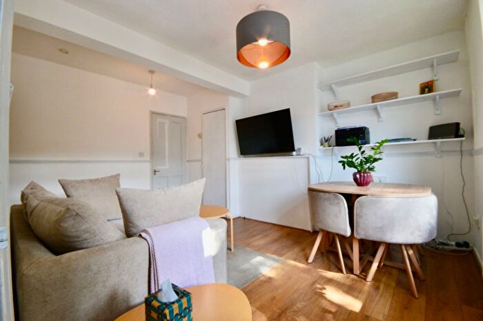 1 Bedroom Flat For Sale In Rodenhurst Road, London, SW4