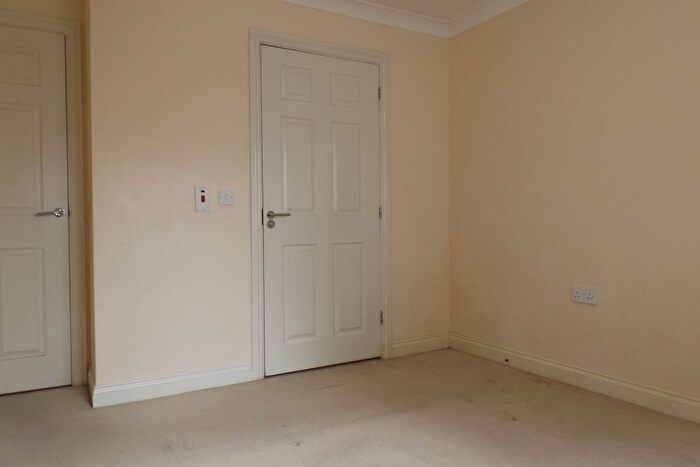 2 Bedroom Flat To Rent In Hammond Court, Southampton, SO16