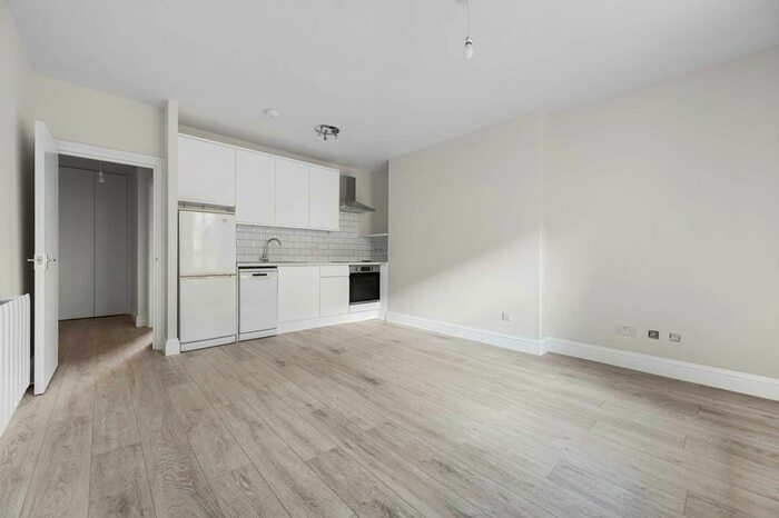 1 Bedroom Flat To Rent In Bassett Road, Ladbroke Grove, London, W10