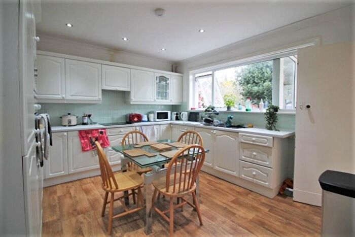 5 Bedroom Detached House To Rent In Taddyforde Court, Exeter, EX4