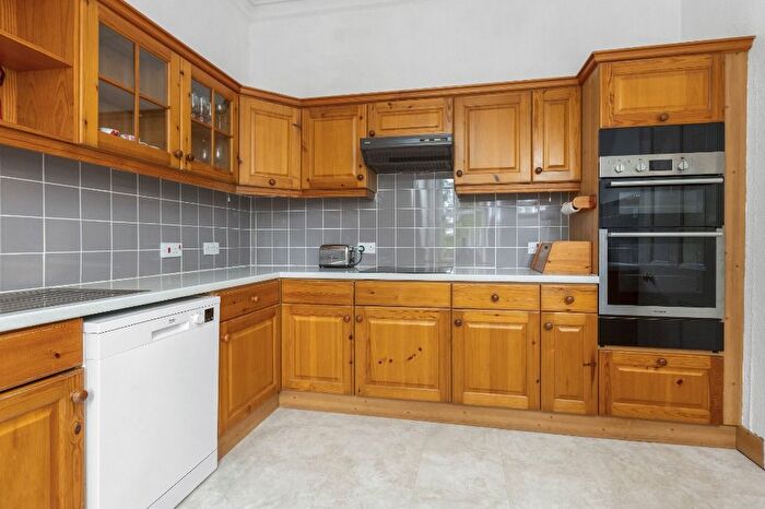 2 Bedroom Flat To Rent In Murrayfield Avenue, Murrayfield, Edinburgh, EH12