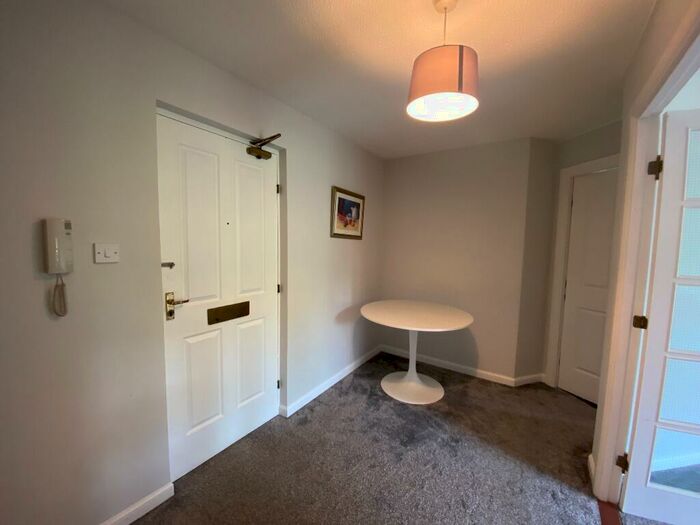 2 Bedroom Flat To Rent In Carrick Knowe Avenue, Edinburgh, EH12