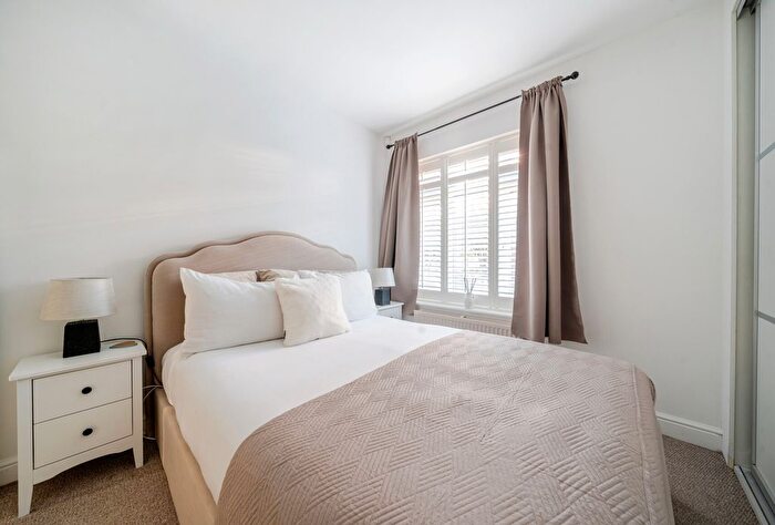 2 Bedroom Flat For Sale In Reed Drive, Redhill, Surrey, RH1
