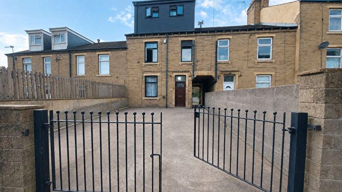 4 Bedroom Terraced House To Rent In Girlington Road, Bradford, BD8