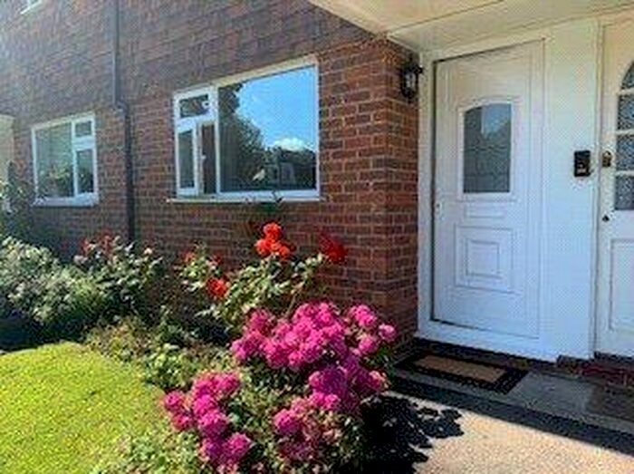 2 Bedroom Flat To Rent In High Street, Tadworth, KT20
