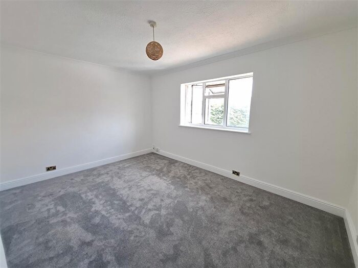 2 Bedroom Apartment To Rent In Long Chaulden, Hemel Hempstead, HP1