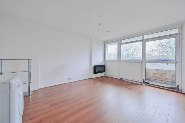 3 Bedroom Flat To Rent In Bow, Bow, London, E3