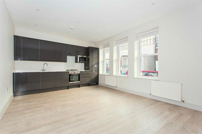 2 Bedroom Flat To Rent In Tooting High Street, Tooting Broadway, SW17