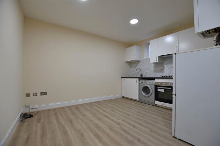 2 Bedroom Property To Rent In Birkheads Road, Reigate, RH2