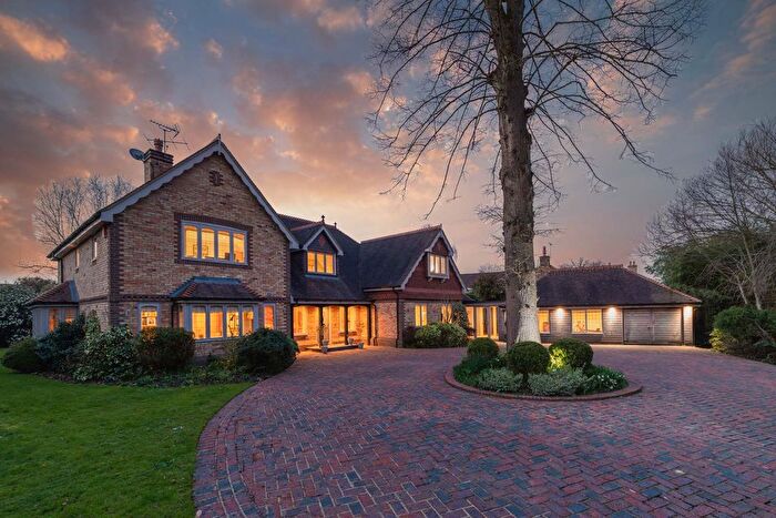 5 Bedroom Detached House For Sale In Orchard Road, Hurst, RG10