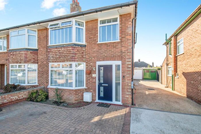 3 Bedroom Semi Detached House For Sale In Chesterfield Drive, Ipswich, IP1