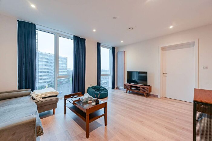 1 Bedroom Flat For Sale In Bollo Lane, Chiswick, London, W4