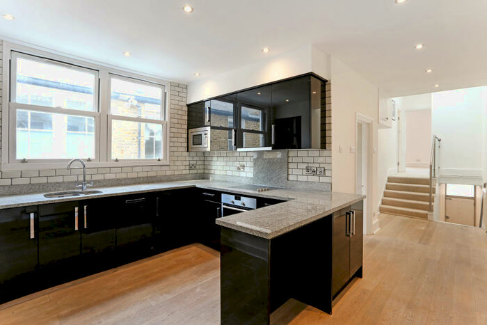 2 Bedroom Maisonette To Rent In Dagnan Road, SW12